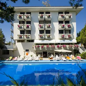 Metropol *** Caorle